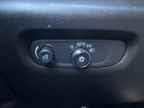 Used 2023 Chevrolet Traverse LT image 36