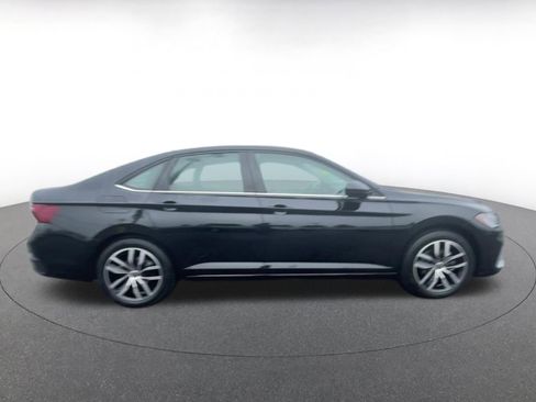 Used 2025 Volkswagen Jetta SE image 16