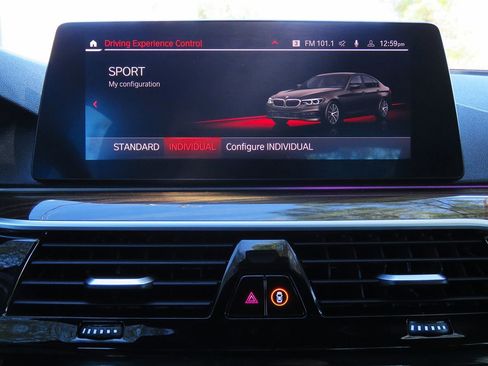 Used 2020 BMW 530i w/ Convenience Package image 27