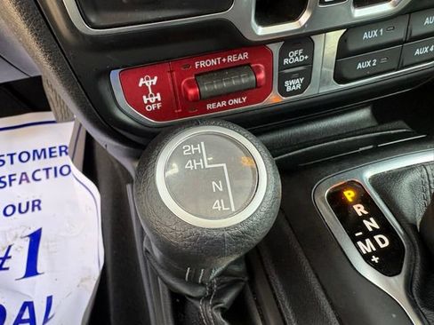 Used 2025 Jeep Wrangler Unlimited Rubicon w/ Convenience Group AWD/4WD image 21