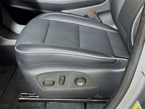 Used 2025 Buick Enclave Preferred image 18