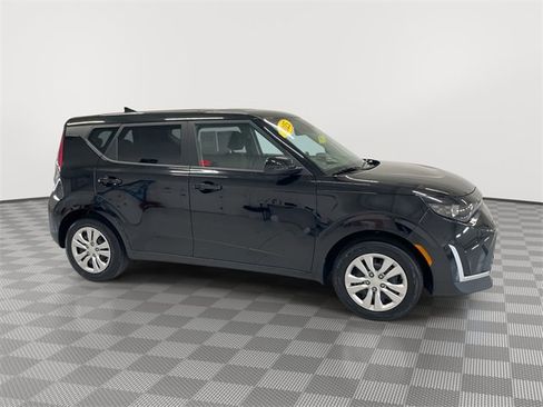 Used 2025 Kia Soul LX image 12