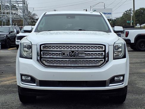 Used 2017 GMC Yukon SLT image 2