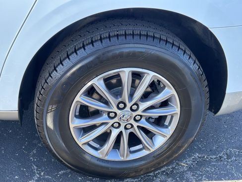 Used 2023 Buick Enclave Essence image 15