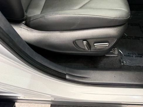 Used 2025 Toyota Grand Highlander AWD image 23