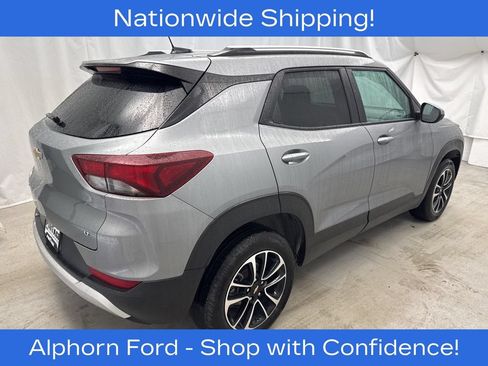 Used 2025 Chevrolet TrailBlazer LT AWD/4WD image 2
