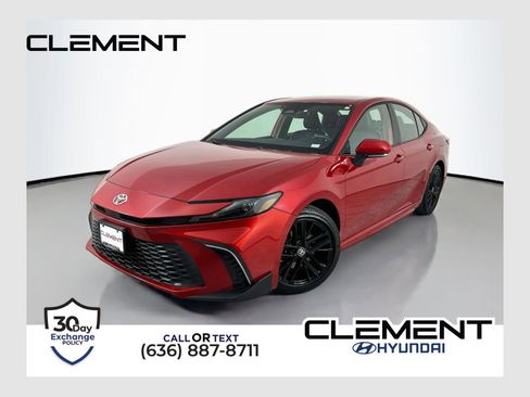 Used 2025 Toyota Camry SE w/ Convenience Package FWD image 1