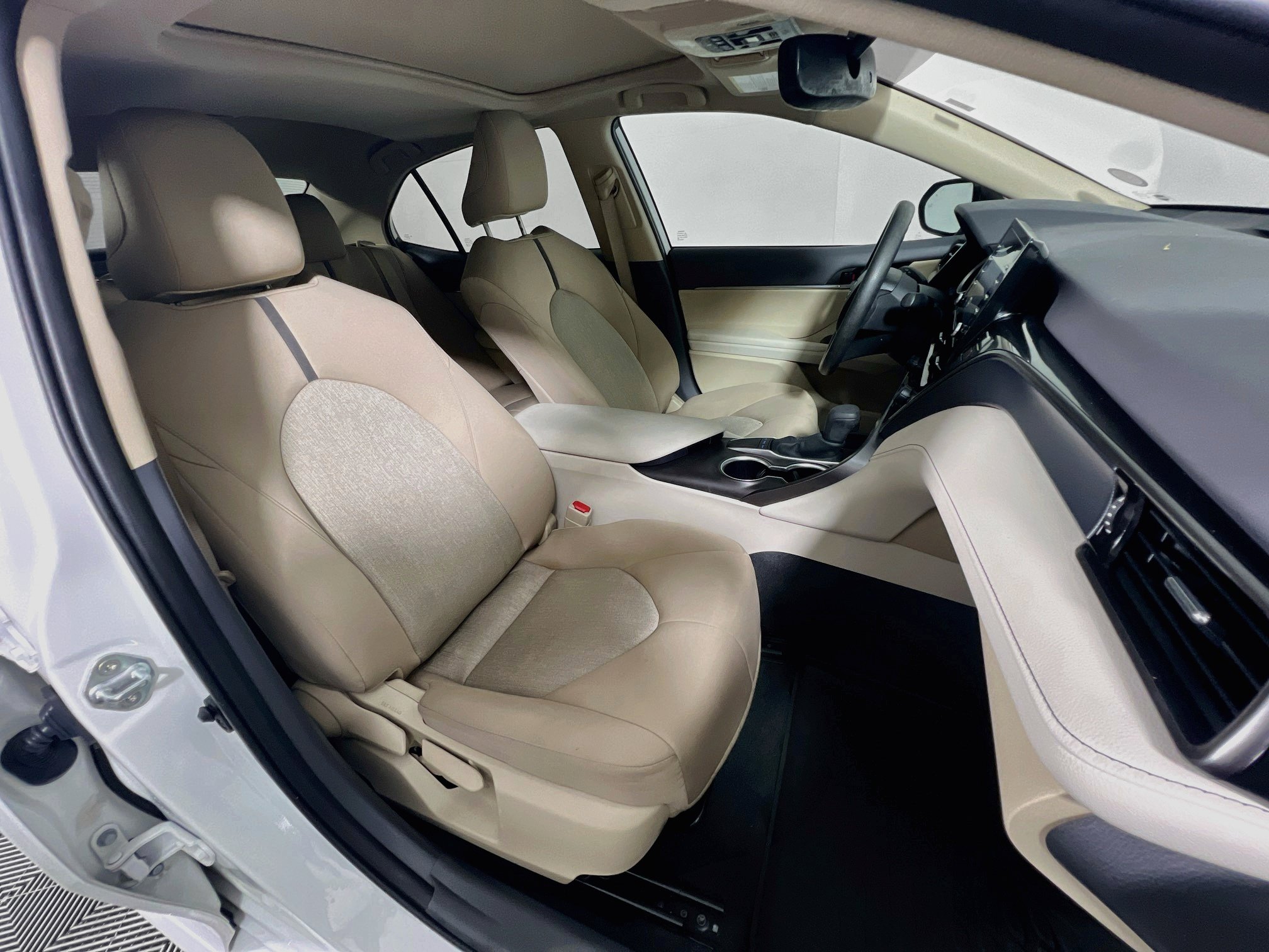 Used 2024 Toyota Camry LE w/ Convenience Package FWD image 31