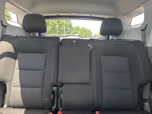 Used 2024 GMC Terrain SLE FWD image 32