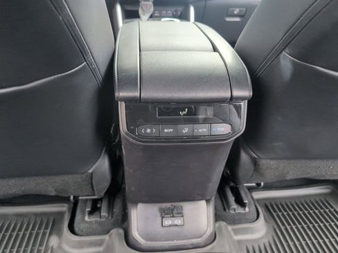 Used 2022 Toyota Highlander XLE image 15