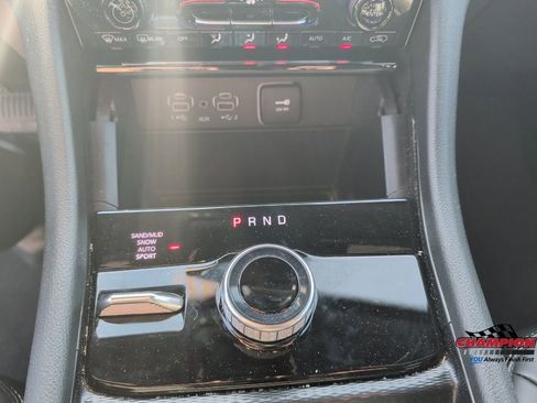 Used 2025 Jeep Grand Cherokee Limited AWD/4WD image 9