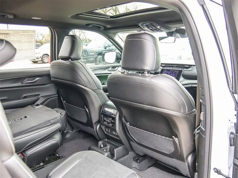 New 2025 Jeep Grand Cherokee L Altitude image 21