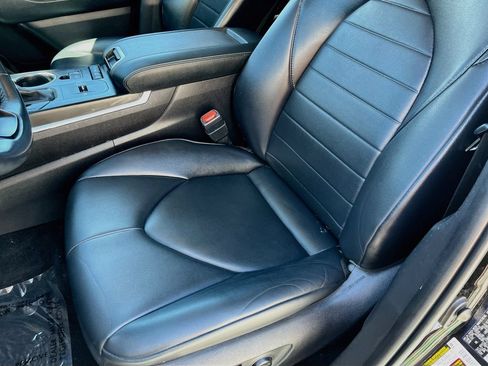 Used 2022 Toyota Highlander XLE AWD/4WD image 18
