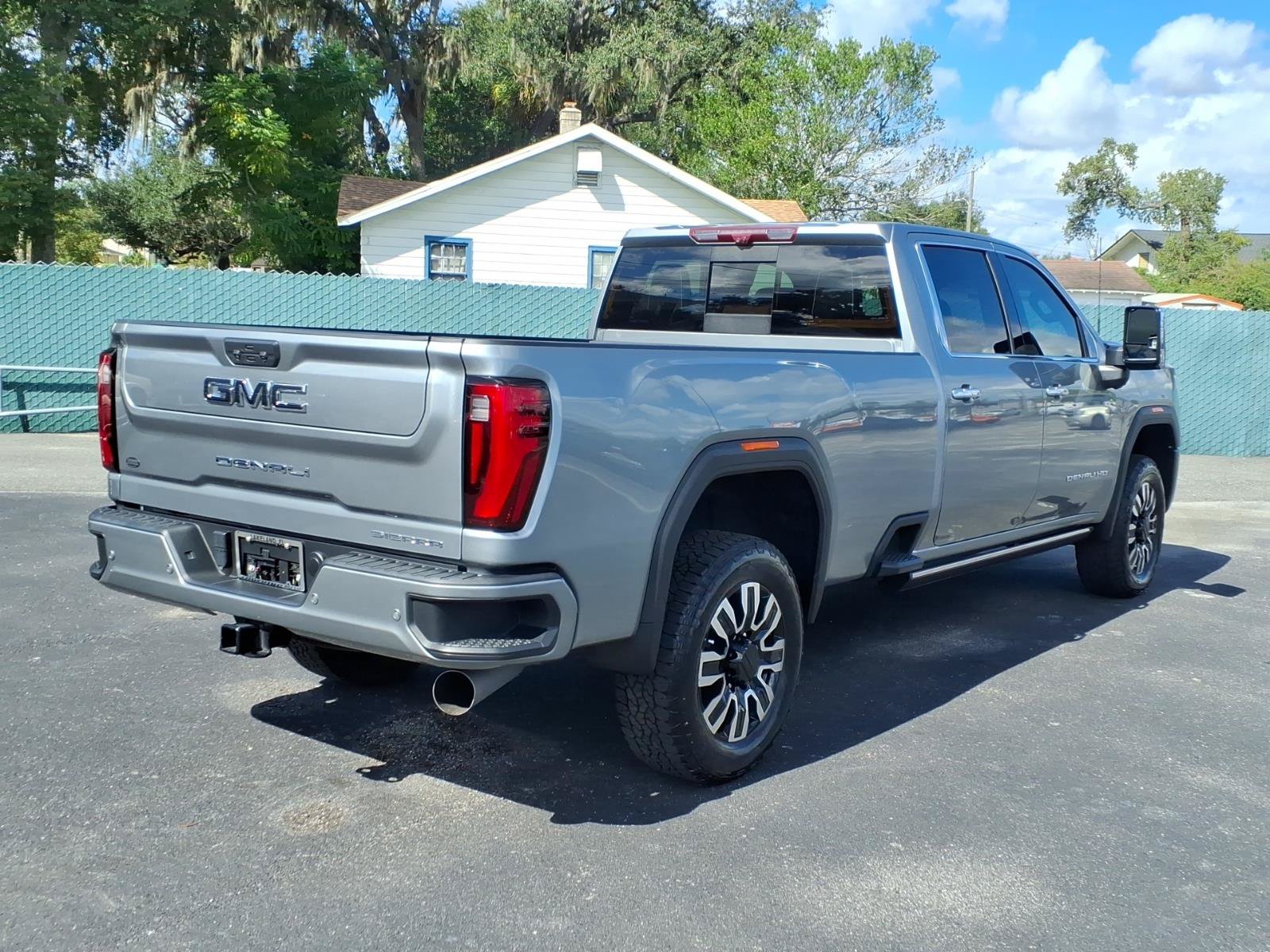 Used 2024 GMC Sierra 3500 Denali Ultimate AWD/4WD image 5