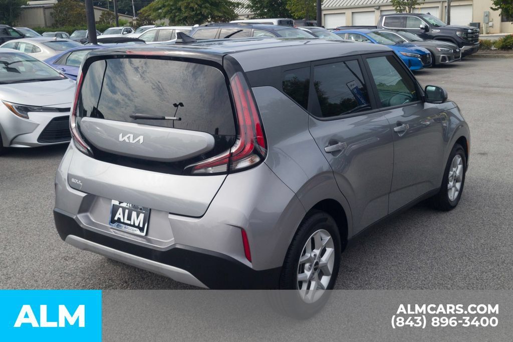 Used 2025 Kia Soul LX w/ LX Technology Package FWD image 5
