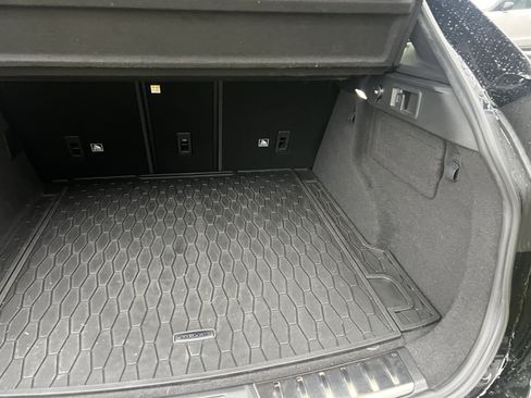 Used 2019 Jaguar F-PACE Premium image 38