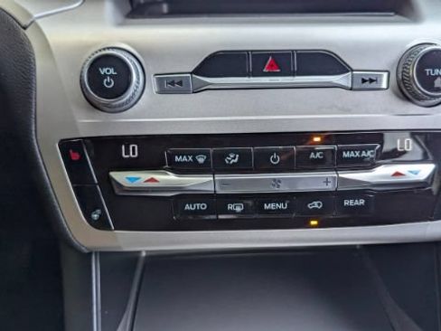 Used 2020 Ford Explorer XLT w/ Comfort Package AWD/4WD image 36