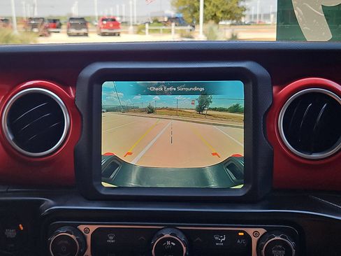 Used 2021 Jeep Gladiator Rubicon AWD/4WD image 17