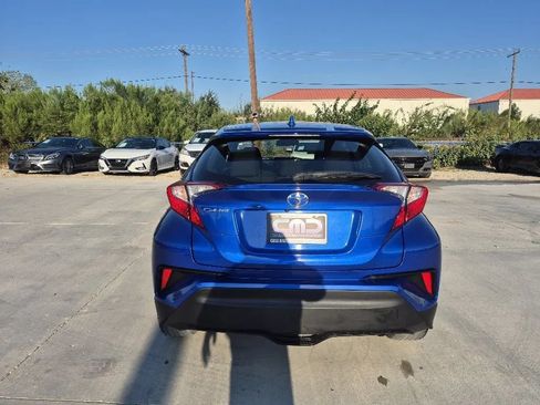 Used 2019 Toyota C-HR XLE FWD image 7