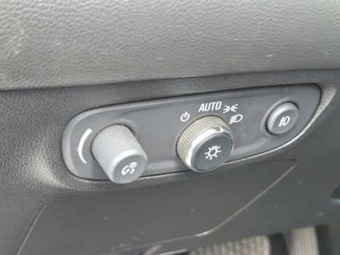 Used 2021 Buick Encore GX Preferred w/ Cold Weather Comfort Package FWD image 17