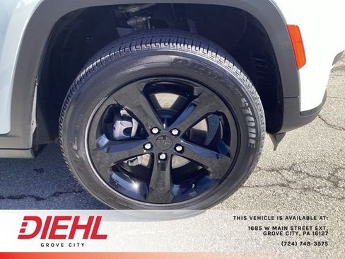 Used 2025 Jeep Grand Cherokee L Altitude image 9