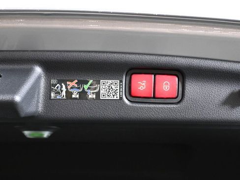 Certified 2025 Mercedes-Benz C 300 4MATIC Sedan image 35