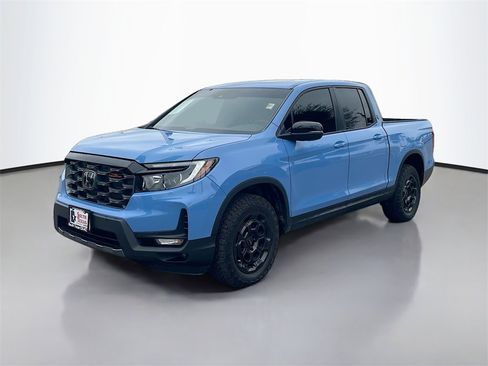 Used 2025 Honda Ridgeline TrailSport+ image 3