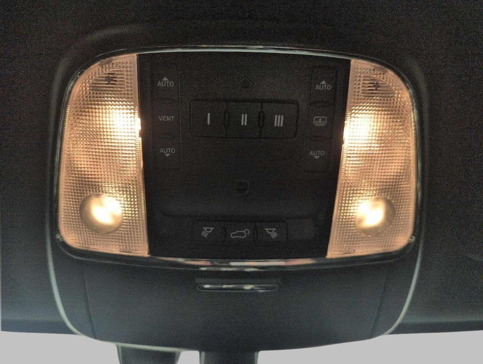 Used 2021 Jeep Grand Cherokee Overland AWD/4WD image 47