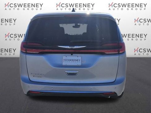 New 2026 Chrysler Pacifica Select image 4