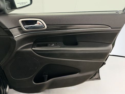 Used 2019 Jeep Grand Cherokee Limited image 35