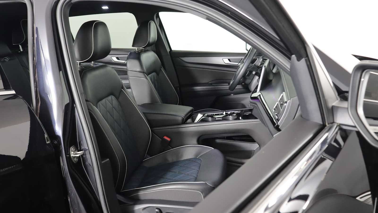 Used 2024 Volkswagen Atlas Cross Sport SEL Premium R-Line AWD/4WD image 10