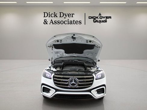 Used 2024 Mercedes-Benz GLS 450 4MATIC image 10