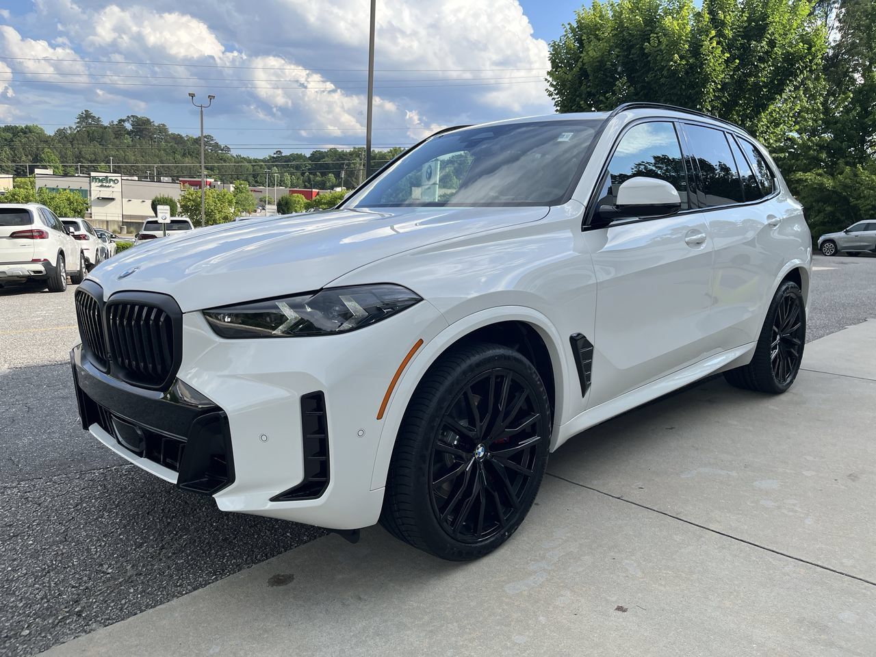 Used 2026 BMW X5 xDrive40i w/ M Sport Package AWD/4WD image 4