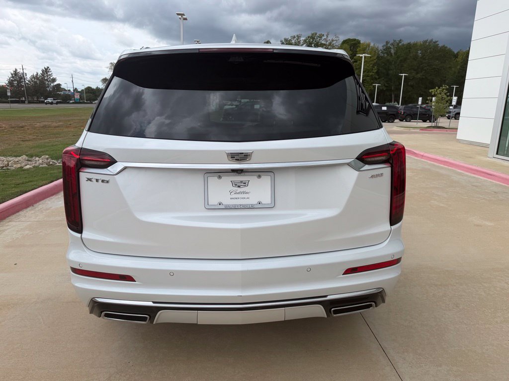 Used 2024 Cadillac XT6 Premium Luxury w/ Technology Package FWD image 4