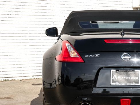 Used 2014 Nissan 370Z Roadster image 36