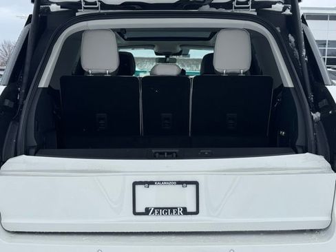 New 2025 Lincoln Navigator Reserve image 12