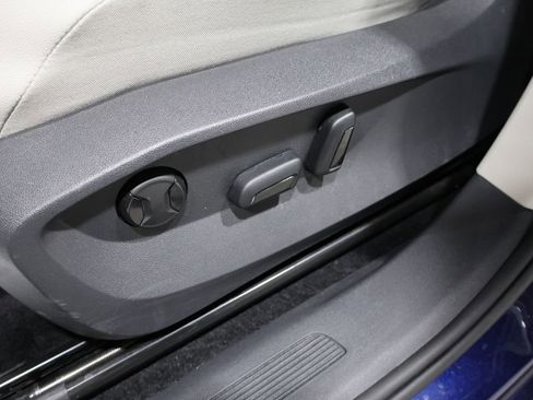 Used 2022 Volkswagen Tiguan SE image 10