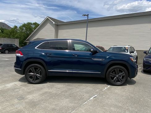 Certified 2022 Volkswagen Atlas Cross Sport SEL R-Line AWD/4WD image 2