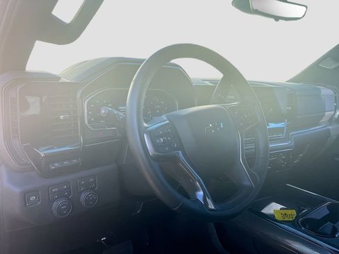 Used 2025 Chevrolet Silverado 2500 ZR2 w/ Technology Package image 9