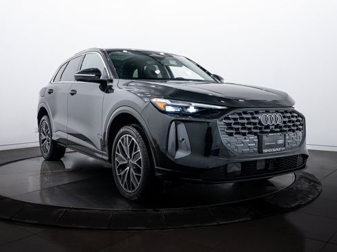 Certified 2025 Audi Q5 Premium Plus w/ Premium Plus image 2