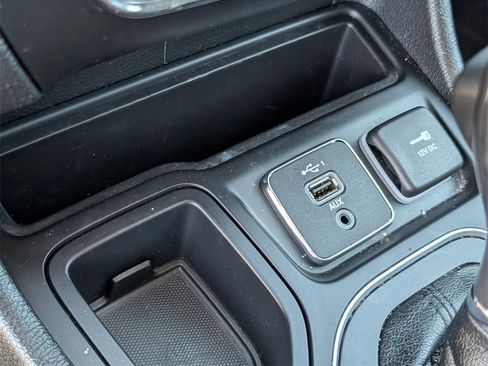 Used 2021 Jeep Cherokee Latitude Plus image 19