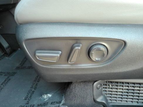 Used 2024 Toyota Sienna XLE image 17