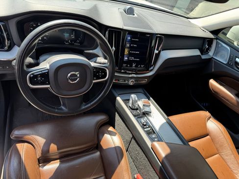 Used 2018 Volvo XC60 T8 Inscription w/ Luxury Seat Package AWD/4WD image 4