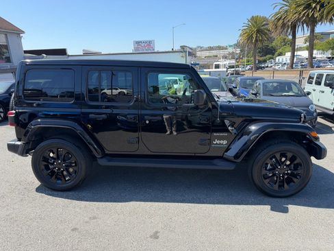 Used 2023 Jeep Wrangler Unlimited Sahara AWD/4WD image 5