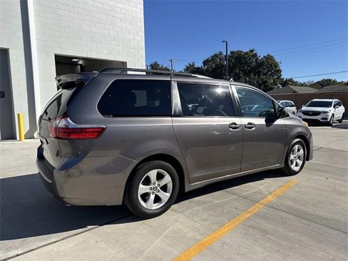 Used 2020 Toyota Sienna LE image 7