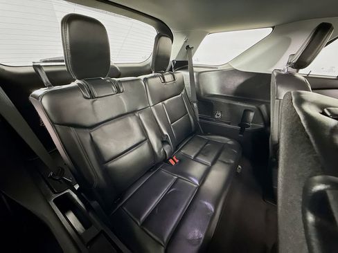 Used 2021 Ford Explorer XLT image 39