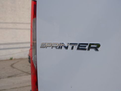 Used 2025 Mercedes-Benz Sprinter 2500 image 32