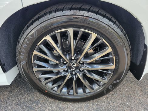 New 2026 INFINITI QX80 Luxe RWD image 32