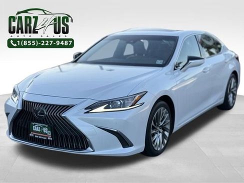 Used 2019 Lexus ES 300h w/ Luxury Package image 1