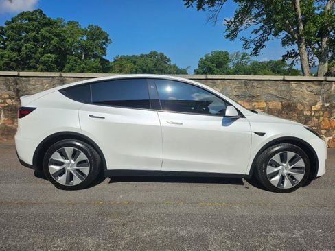 Used 2023 Tesla Model Y AWD image 10